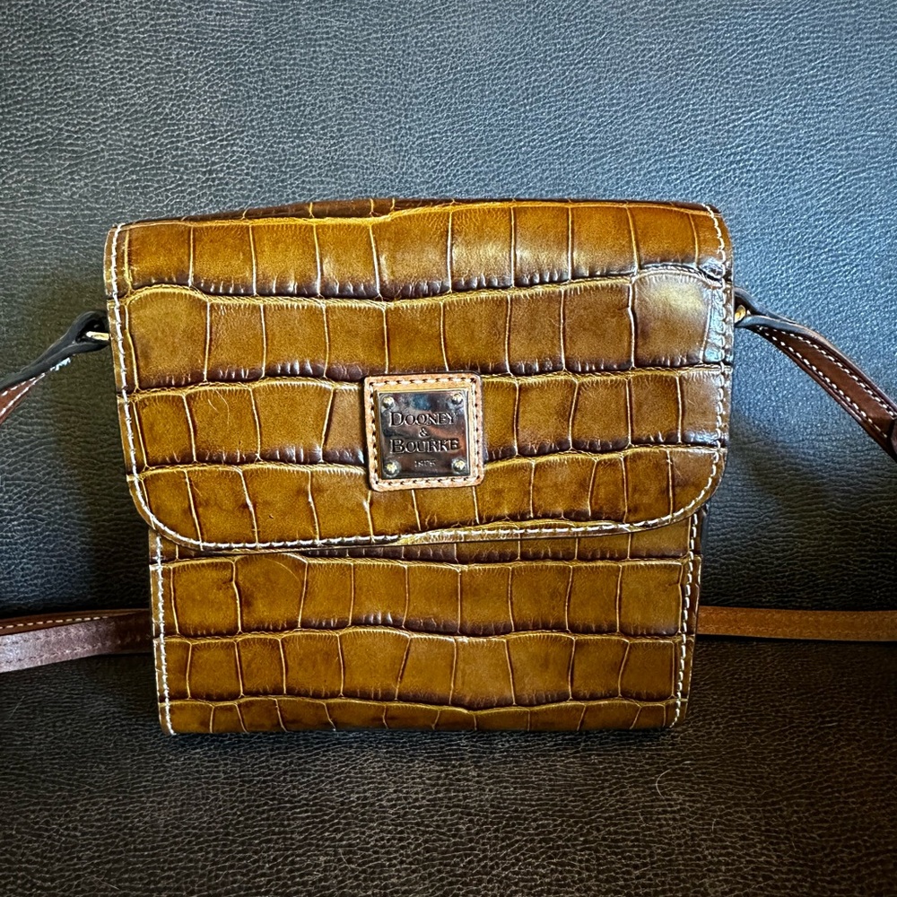 NWOT Dooney & Bourke Exotic River Nile Crossbody